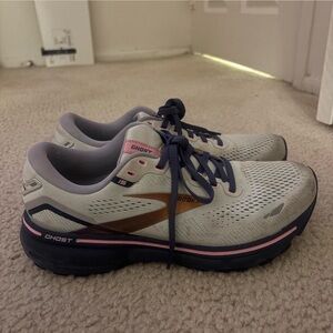 Brooks Women's Sneakers - Gray, Pink, and Brown